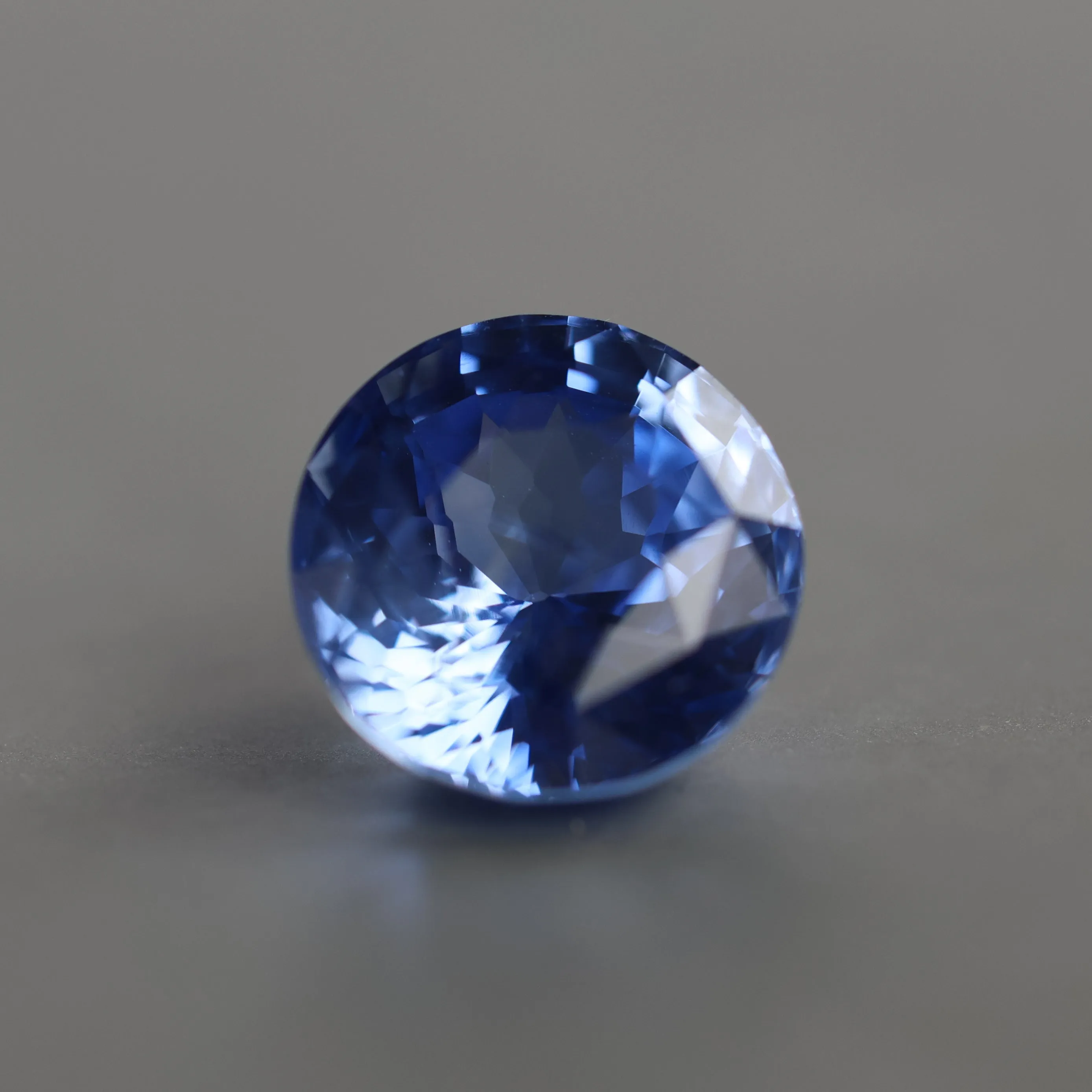 Loose 5.01 Ct Round Blue Sapphire